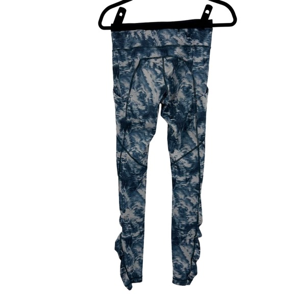 LuLeLemon TieDye Blue White Pattern Leggings MidRise Ruched Calf Women's Size 4 - Picture 2 of 12